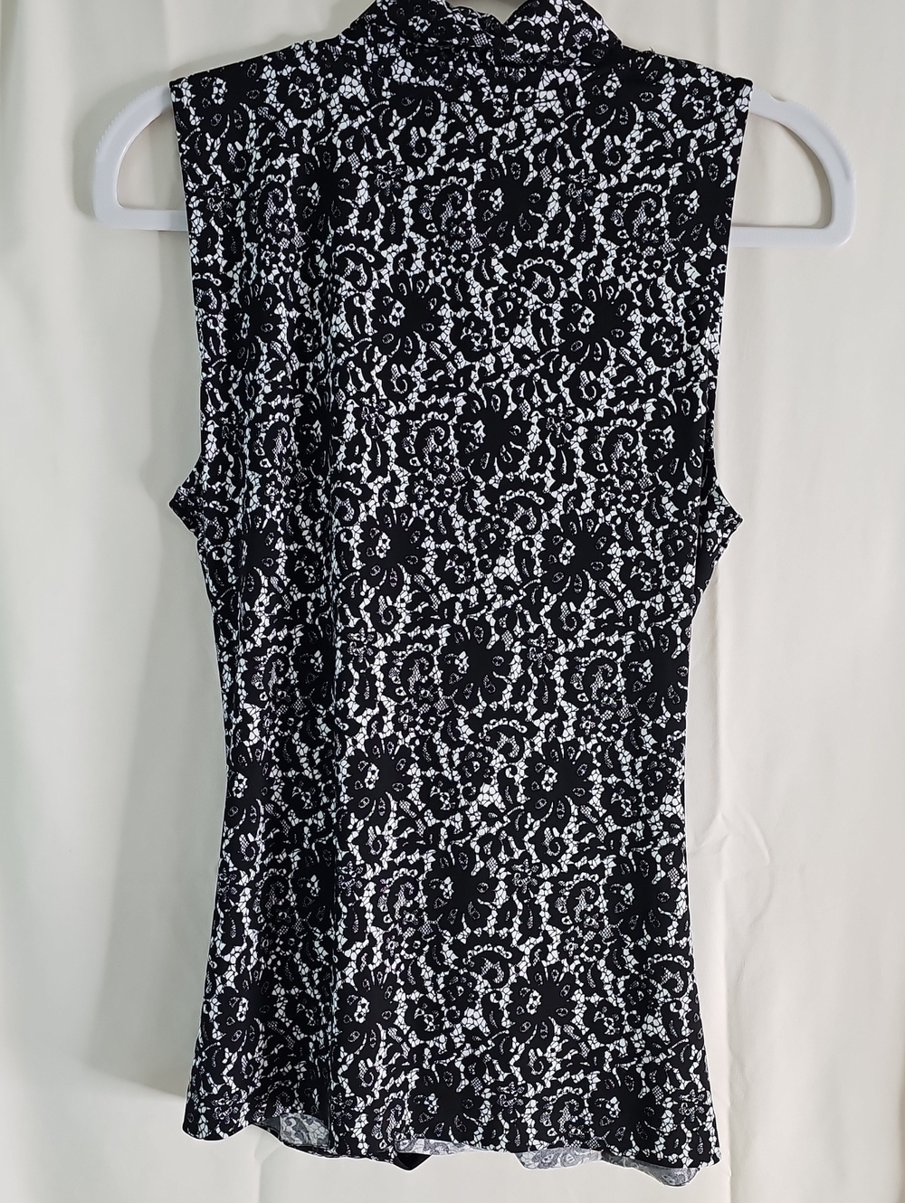 Vince Camuto Black & White Draped Sleeveless Camisole - Picture 5 of 7